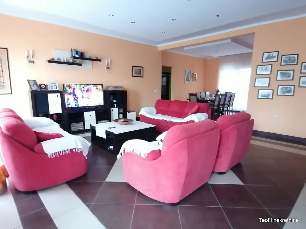 Prodaja, kuća, 256m², Surčin, Beograd