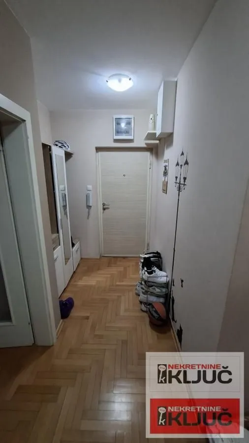 Prodaja, trosoban stan, 98m², Novo naselje, Novi Sad