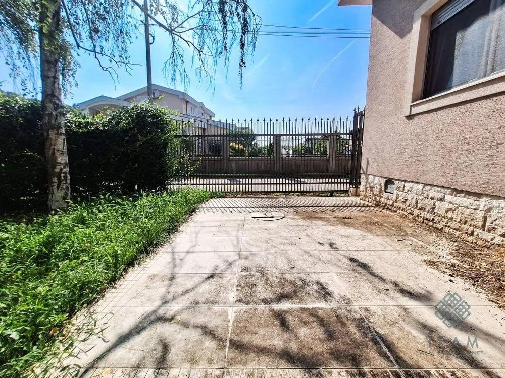 Prodaja, kuća, 228m², Dalmatinska ulica, Podgorica