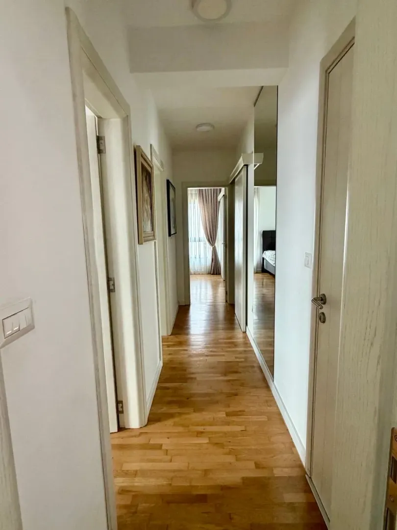Izdavanje, trosoban stan, 93m², Blok 9, Podgorica