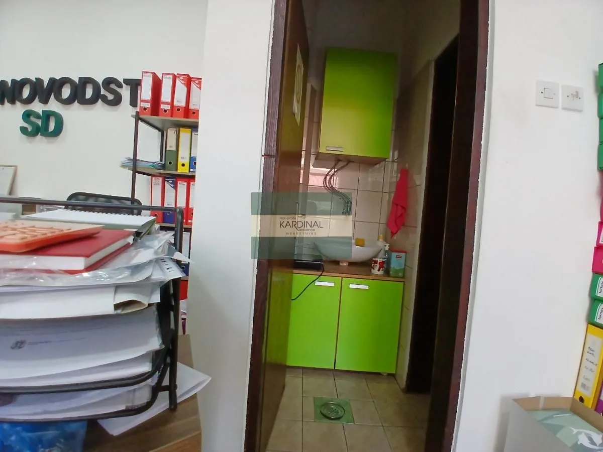 Prodaja, poslovni prostor, 28m², Centar, Jagodina