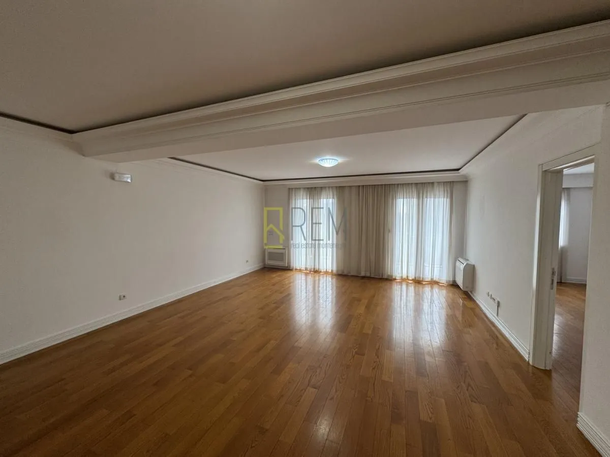 Izdavanje, trosoban stan, 161m², Gorica C, Podgorica