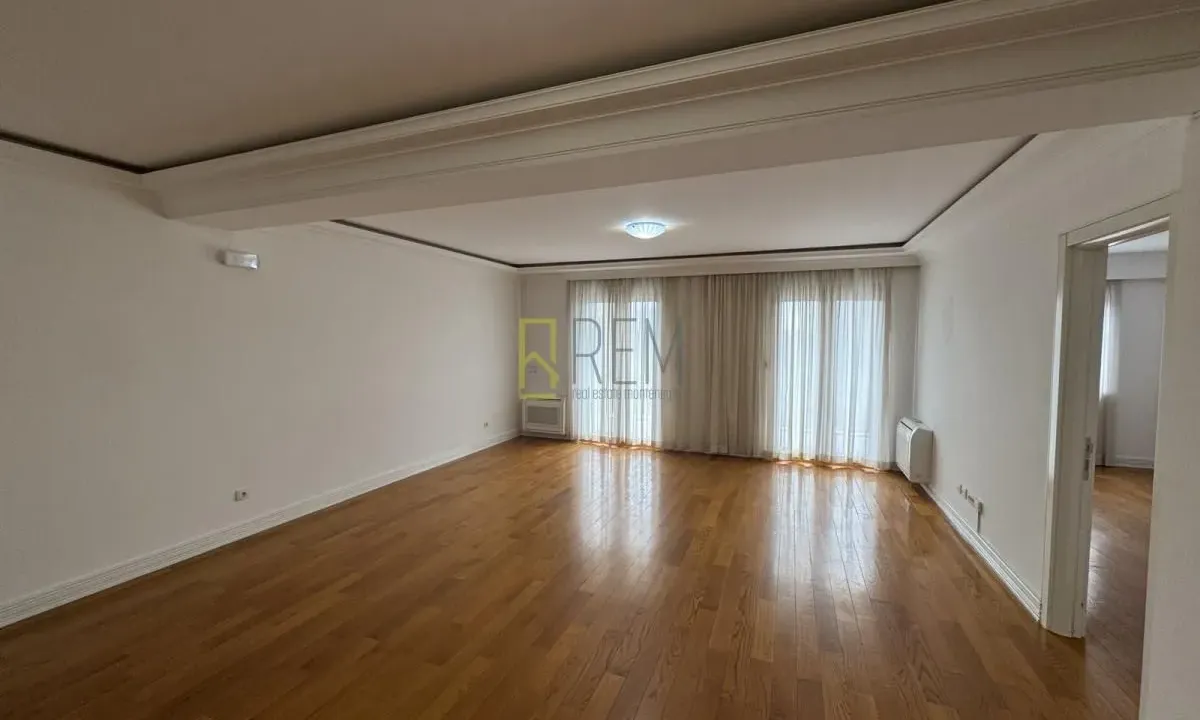 Izdavanje, trosoban stan, 161m², Gorica C, Podgorica