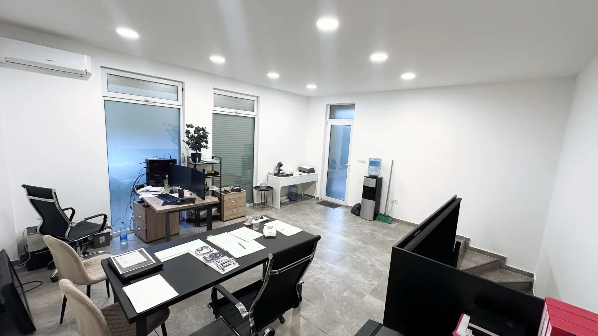 Izdavanje, poslovni prostor, 56m², Blok 9, Podgorica