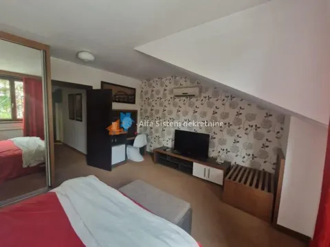 Rent, four bedroom apartment, 172m², Savski Venac, Beograd - image 9