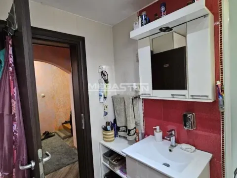 Sale, house, 214m², Zvezdarska Šuma, Zvezdara Sve Podlokacije - image 3