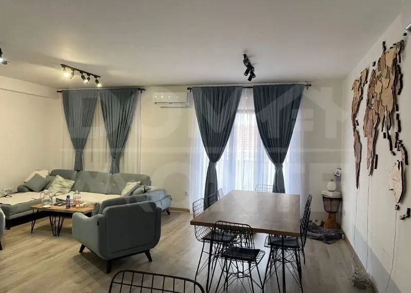Izdavanje, trosoban stan, 100m², Tivat, Crna Gora