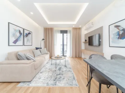 Izdavanje, jednosoban stan, 44m², Budva, Crna Gora