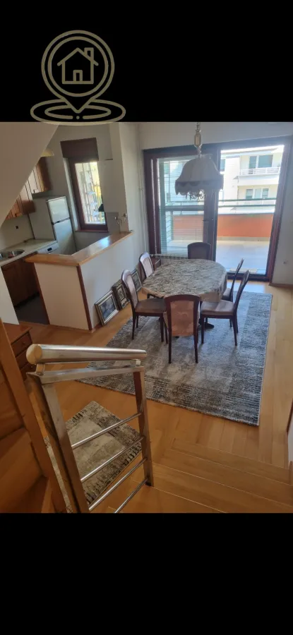 Izdavanje, četvorosoban stan, 105m², Centar, Novi Sad