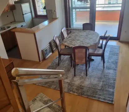 Izdavanje, četvorosoban stan, 105m², Centar, Novi Sad - image 1