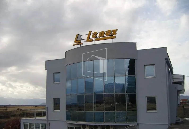 Izdavanje, poslovni prostor, 350m², Kuće Rakića, Podgorica