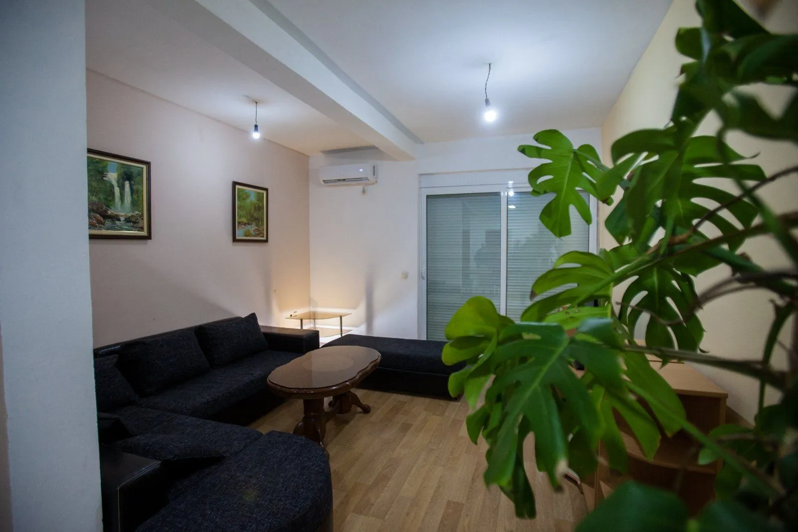 Izdavanje, dvosoban stan, 97m², Centar, Ulcinj