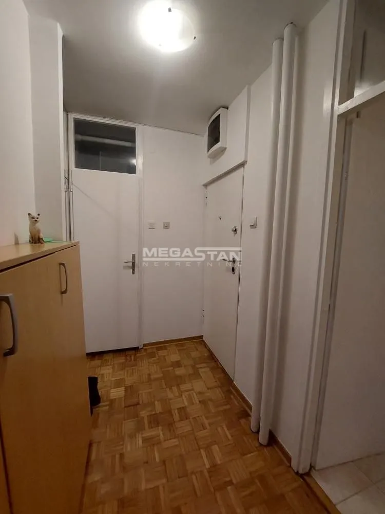 Izdavanje, trosoban stan, 77m², Banjica, Voždovac Sve Podlokacije