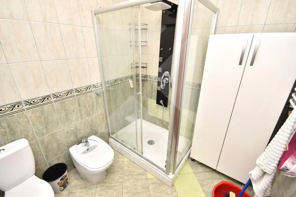 Izdavanje, trosoban stan, 100m², Gorica C, Podgorica
