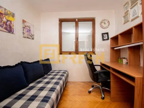 Izdavanje, kuća, 200m², Konik, Podgorica - image 12