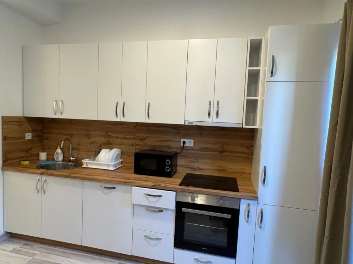 Izdavanje, jednosoban stan, 42m², Centar, Bar