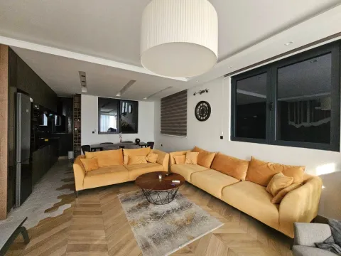 Prodaja, jednosoban stan, 170m², Budva, Crna Gora - image 2