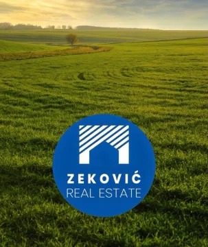 Pogled na zelenu livadu i poljoprivredno zemljište. - image 4