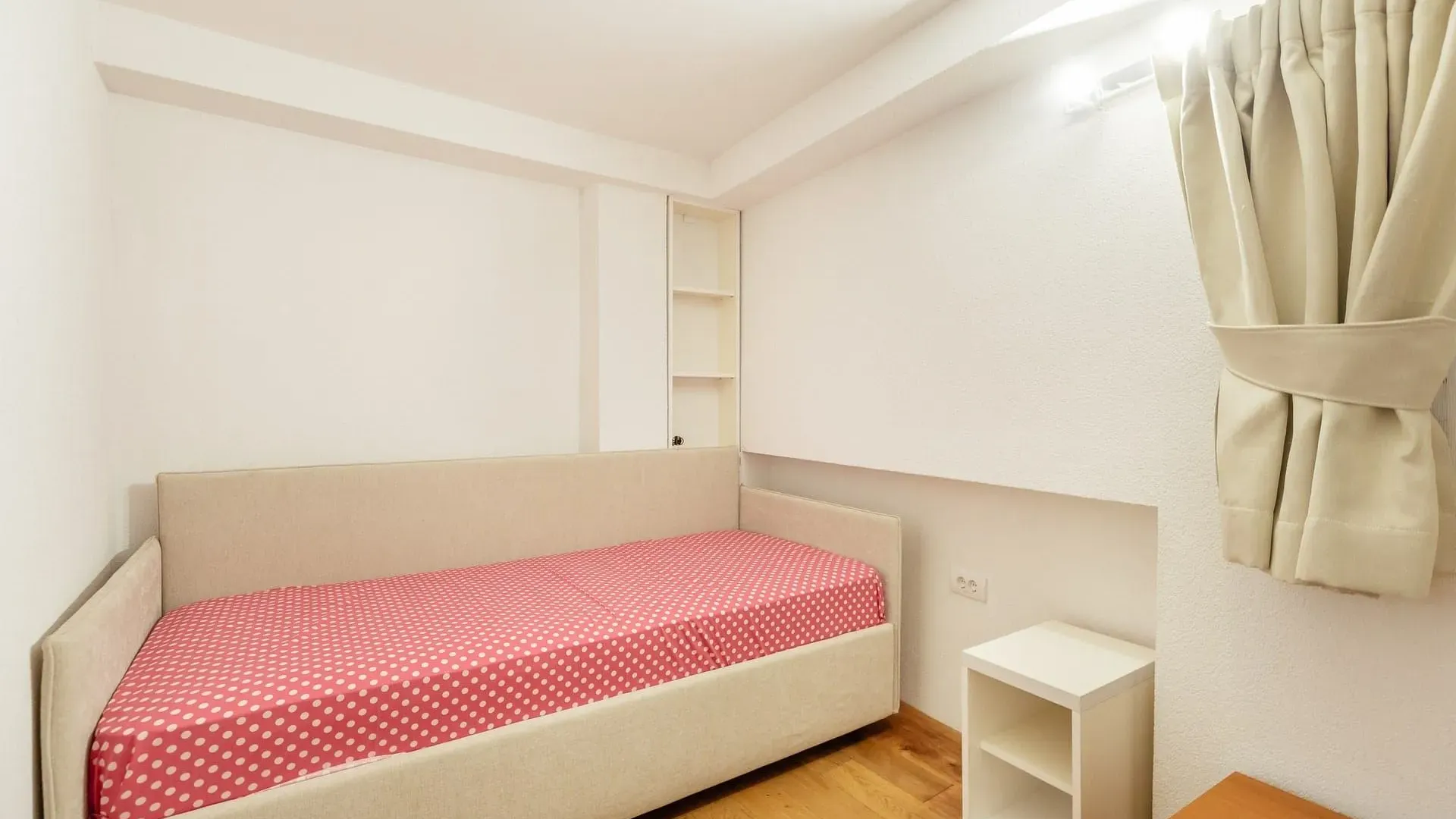 Prodaja, dvosoban stan, 93m², Perast, Kotor
