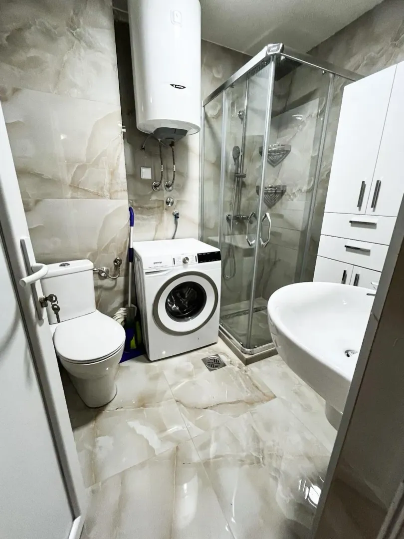Izdavanje, dvosoban stan, 75m², Blok 6, Podgorica