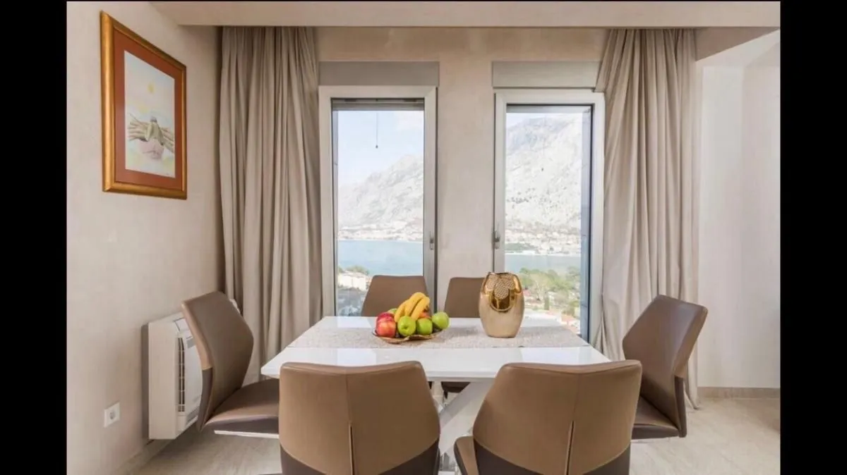 Rent, two bedroom apartment, 81m², Kotor, Crna Gora
