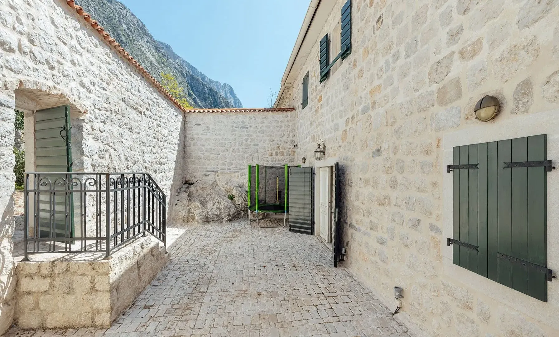 Sale, house, 490m², Dobrota, Kotor