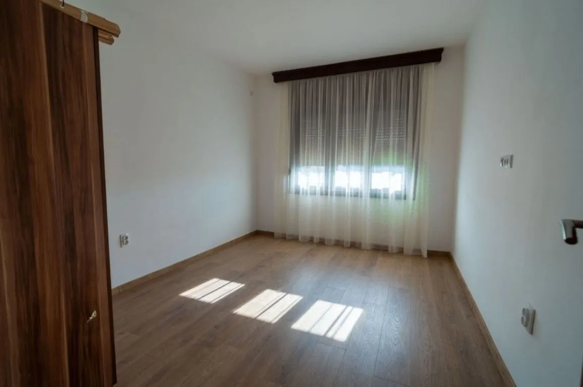 Izdavanje, kuća, 110m², City Kvart, Podgorica