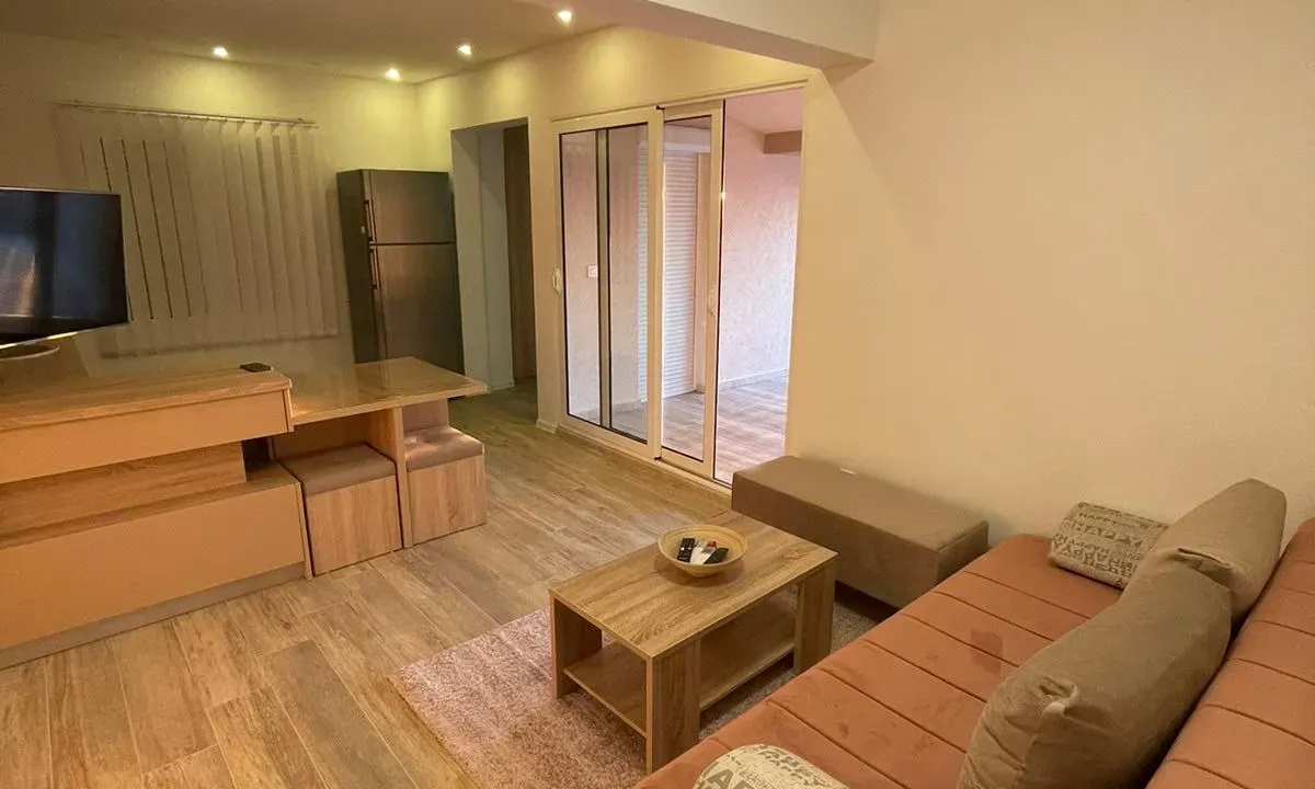 Izdavanje, dvosoban stan, 58m², Burtaiši, Bar