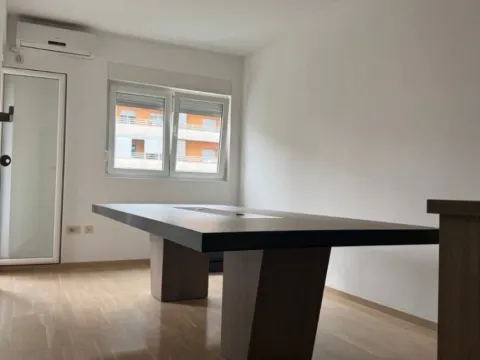 Izdavanje, dvosoban stan, 74m², City Kvart, Podgorica - image 7