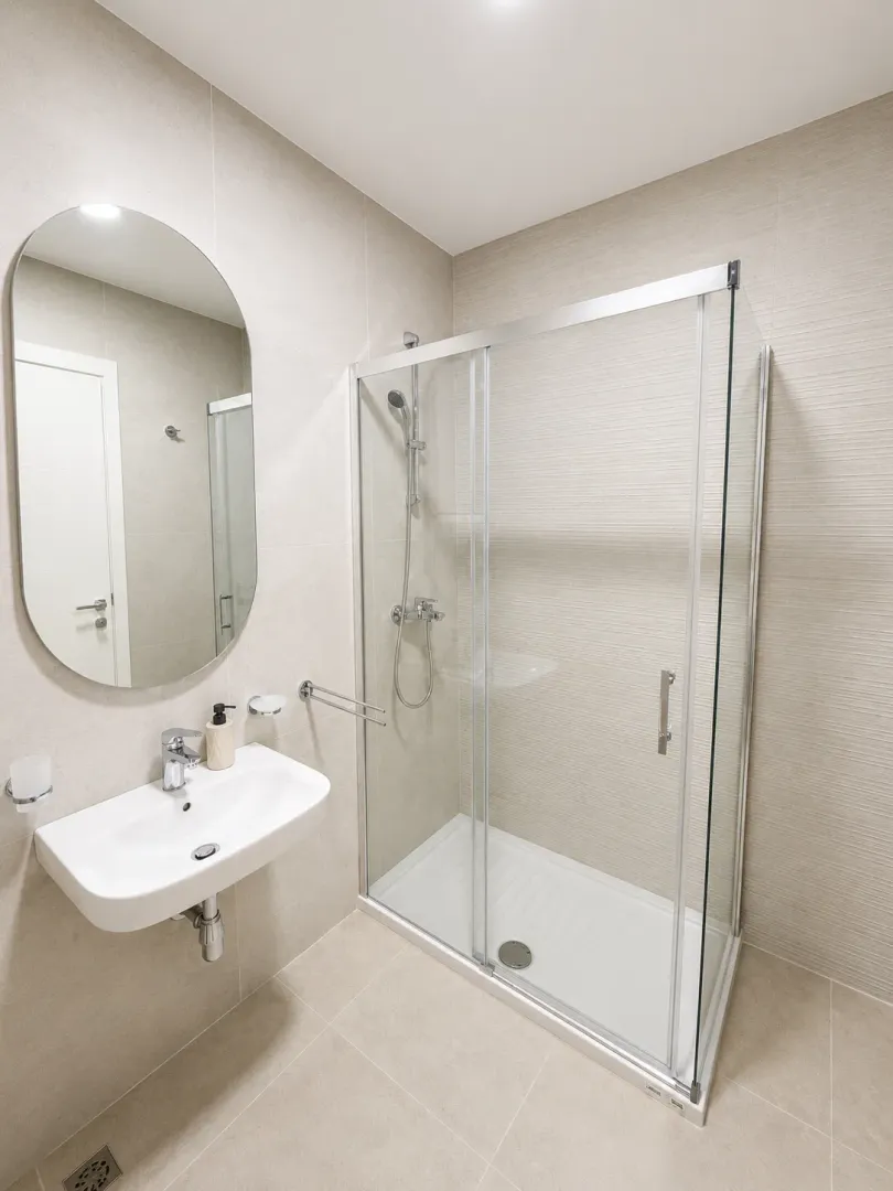 Izdavanje, dvosoban stan, 61m², Pobrežje, Podgorica