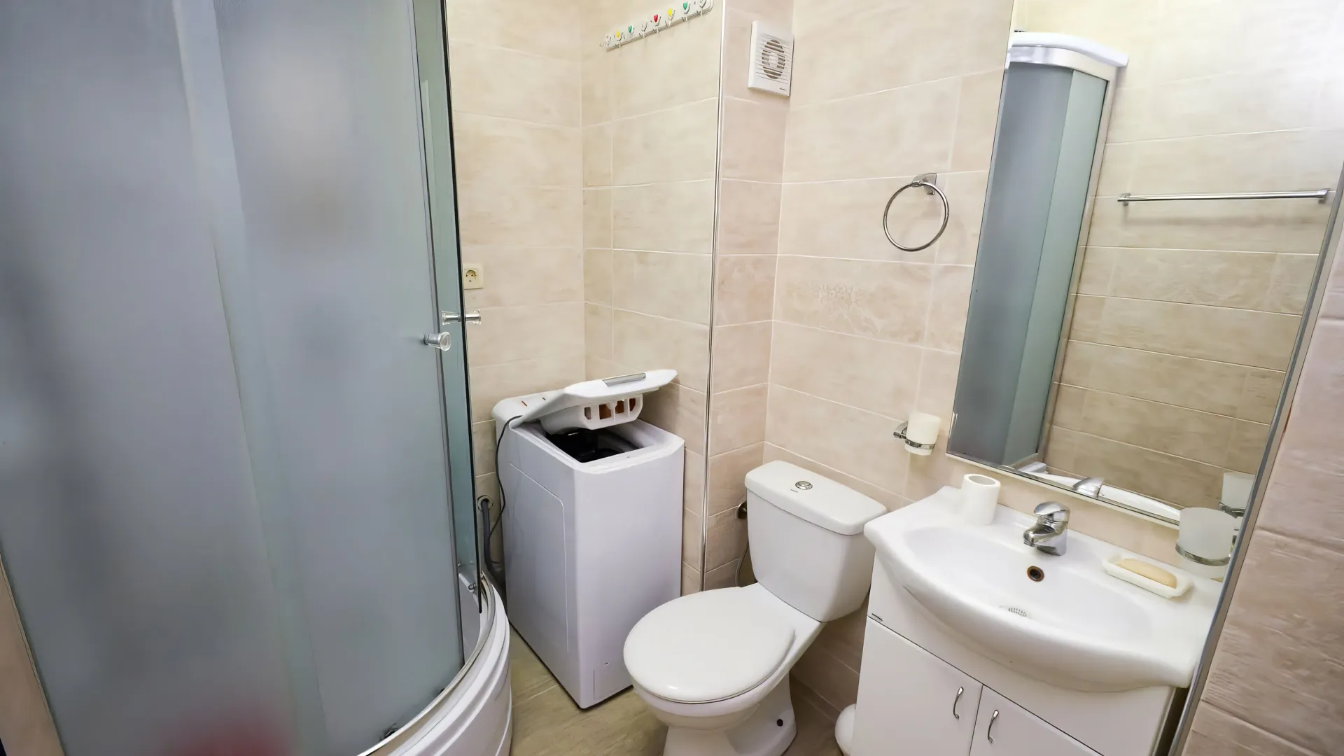 Izdavanje, dvosoban stan, 60m², Bečići, Budva