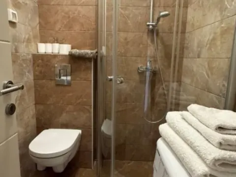 Rent, one bedroom apartment, 44m², Budva, Crna Gora - image 10