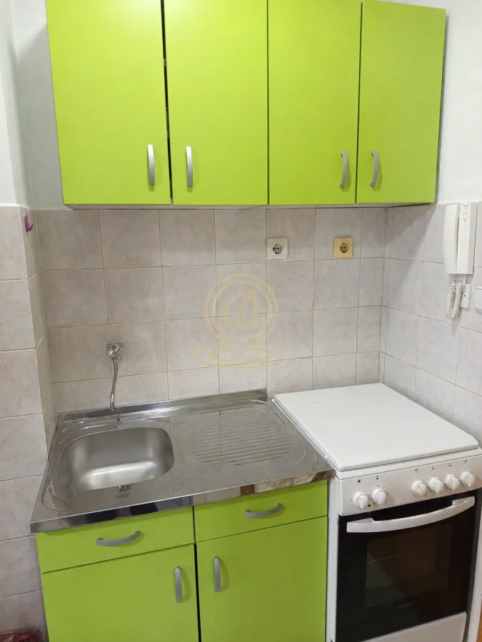 Izdavanje, garsonjera, 22m², Salajka, Novi Sad Sve Podlokacije