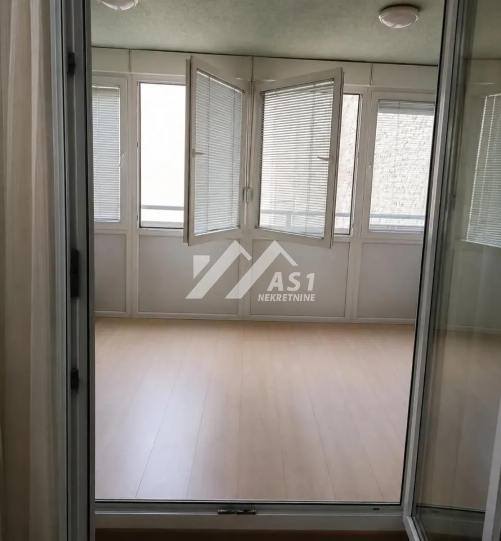 Izdavanje, trosoban stan, 73m², Centar, Novi Sad