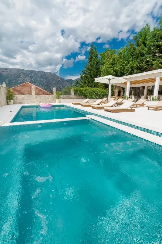 Prodaja, kuća, 350m², Stoliv, Kotor