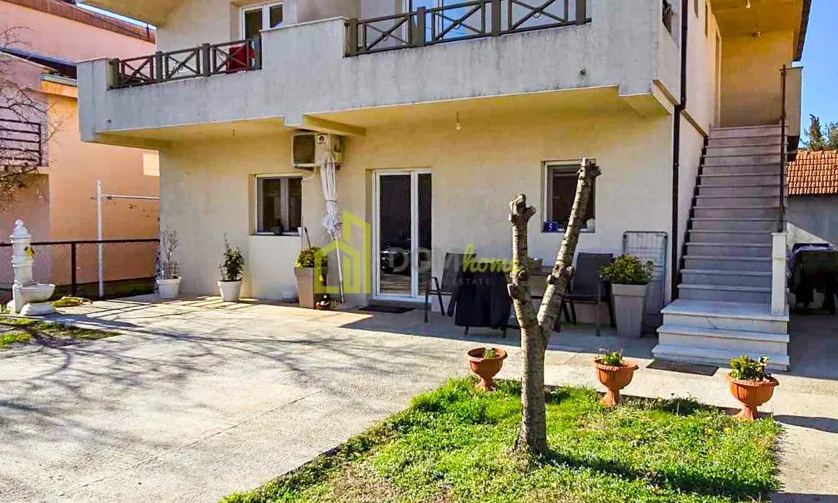 Prodaja, kuća, 216m², Blok 6, Podgorica