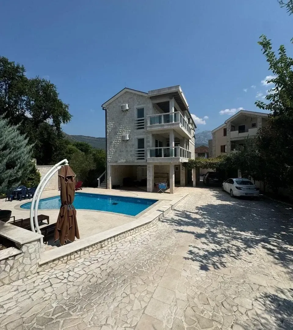 Prodaja, kuća, 233m², Tivat, Crna Gora