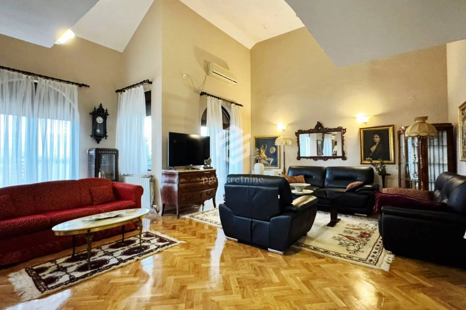 Rent, house, 280m², Gorica C, Podgorica