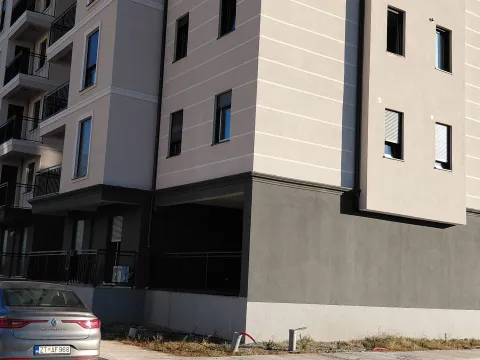 Rent, office space, 72m², Tološi, Podgorica - image 7