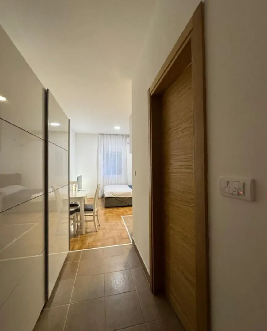 Izdavanje, garsonjera, 31m², Kava, Tivat