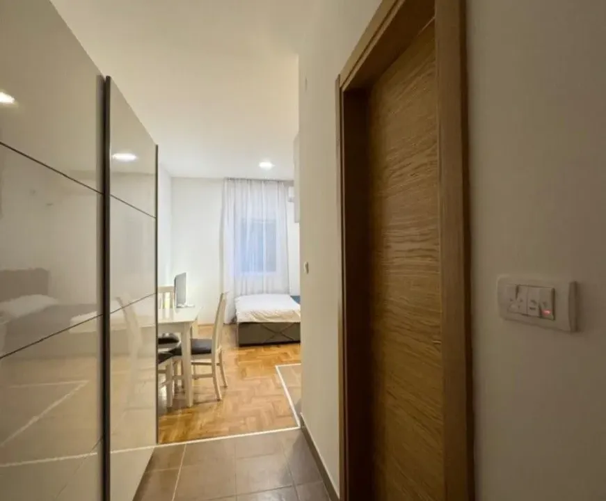 Izdavanje, garsonjera, 31m², Kava, Tivat