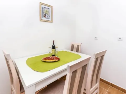 Izdavanje, jednosoban stan, 40m², Centar, Tivat - image 4