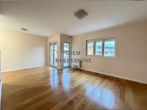 Izdavanje, trosoban stan, 100m², Central Point, Podgorica - image 13