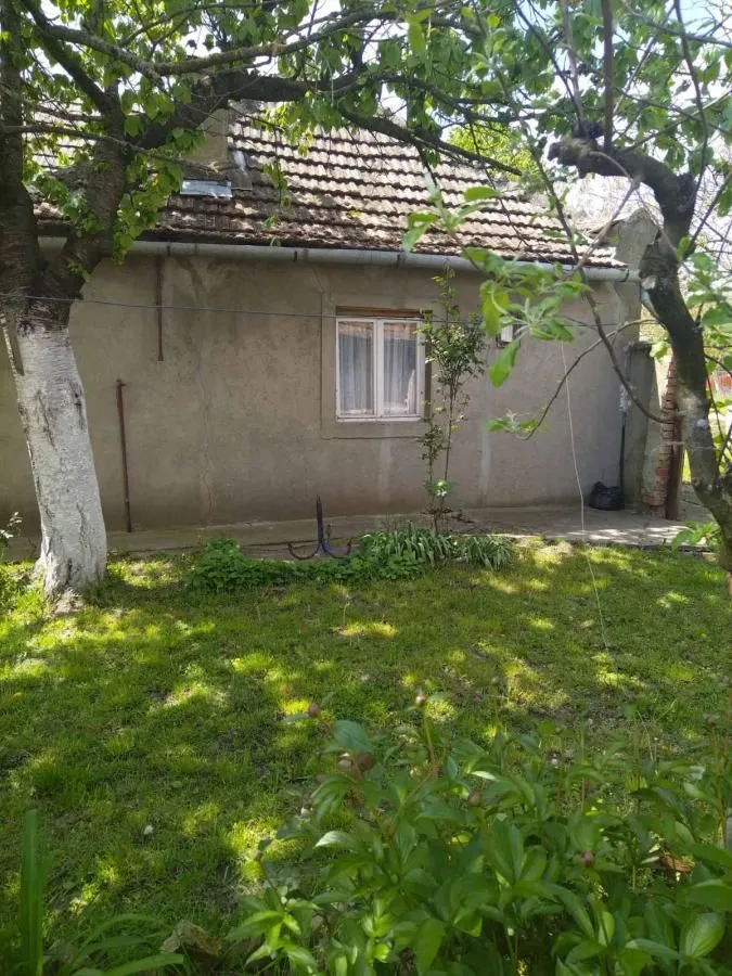 Prodaja, kuća, 130m², Taraš, Zrenjanin