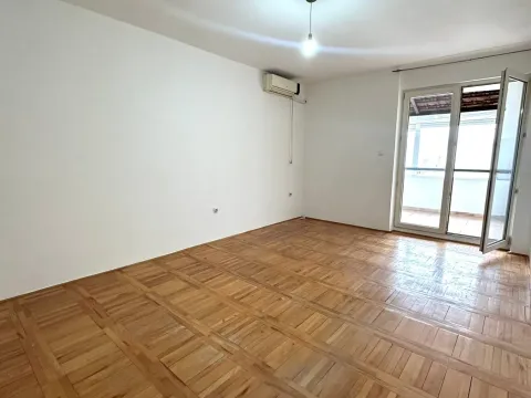 Prodaja, jednosoban stan, 55m², Stari Aerodrom, Podgorica - image 1