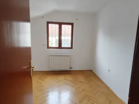 Izdavanje, kuća, 400m², Dalmatinska ulica, Podgorica - image 3