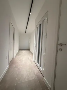 Izdavanje, trosoban stan, 106m², Cetinje, Crna Gora - image 4
