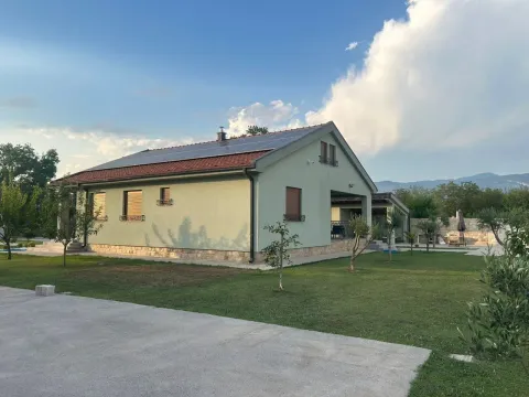 Izdavanje, kuća, 220m², Ćurilac, Danilovgrad - image 9