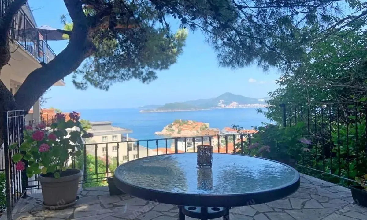 Sale, three bedroom apartment, 164m², Sveti Stefan, Budva