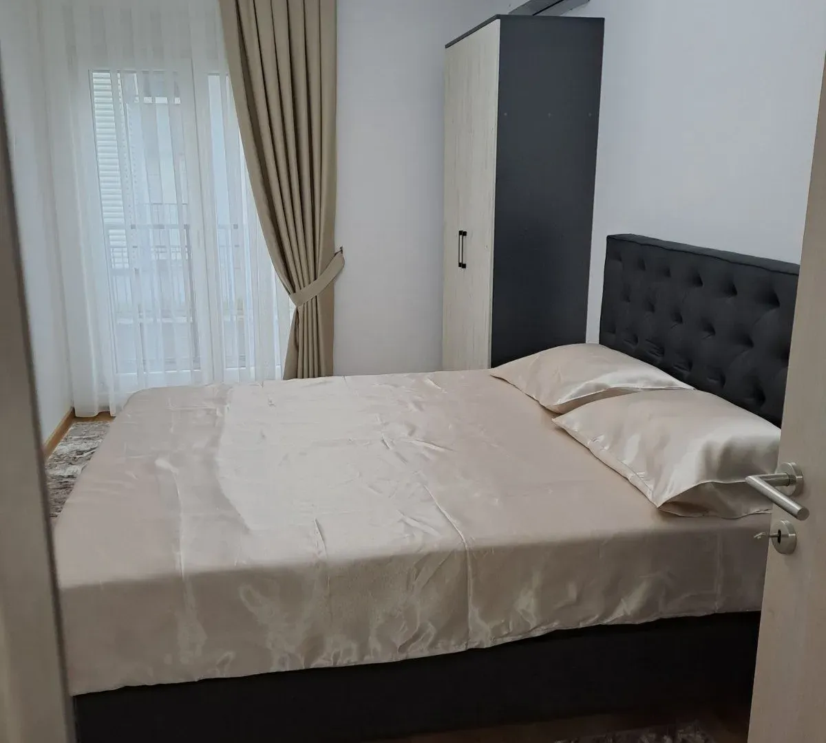 Izdavanje, dvosoban stan, 60m², Stara varoš, Nikšić